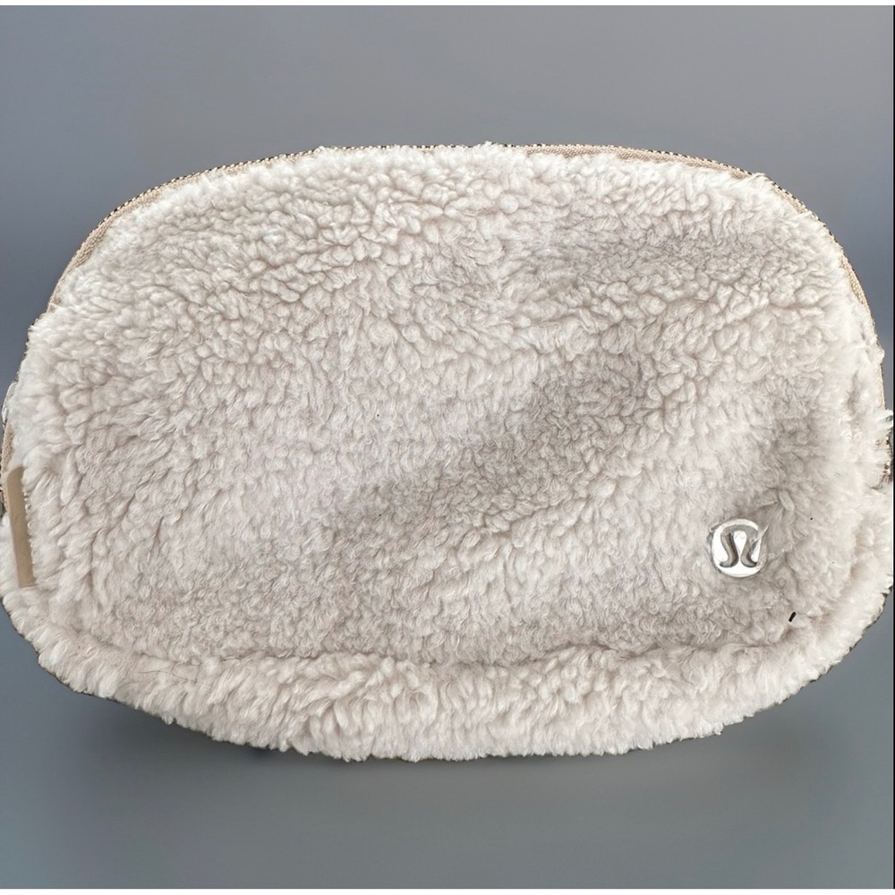 Lululemon Everywhere Belt Bag 1L Fleece Sherpa White Tan Ivory LU9BY8S NEW